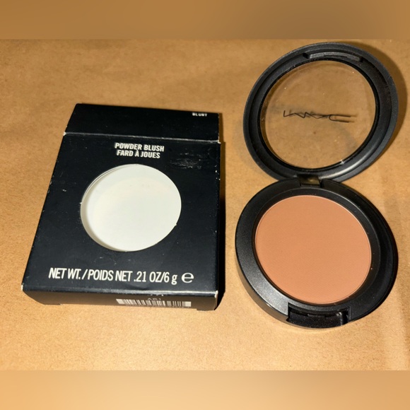MAC blush in Blunt BRAND NEW IN BOX but box and plastic scratched item NEW - Picture 1 of 4